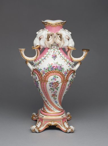 Elephant Candelabrum Vase (Vase à Tête d'Eléphant)