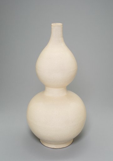 Gourd-Shaped Vase with Floral Scrolls