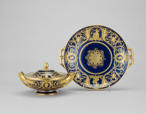Covered Bowl and Stand (Ecuelle de la toilette)