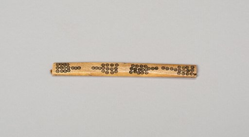 Balance-Beam Scale with Incised Circles in Paddle-like Design