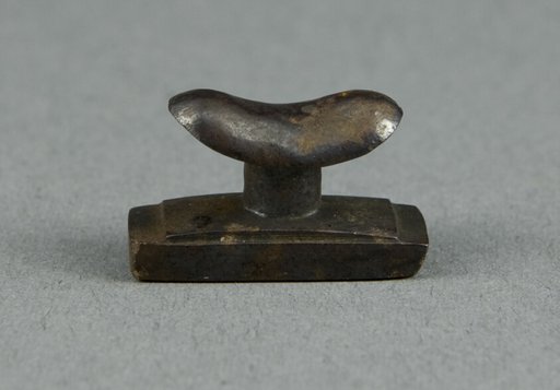 Amulet of a Headrest