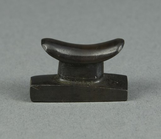 Amulet of a Headrest