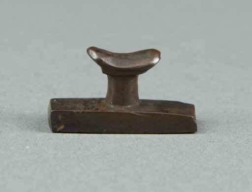 Amulet of a Headrest