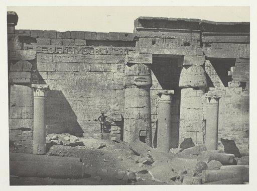 Médinet-Habou, Péristyle du Palais de Ramsès-Méiamoun; Thèbes, plate 50 from the album "Egypte, Nubie, Palestine et Syrie" (1852)