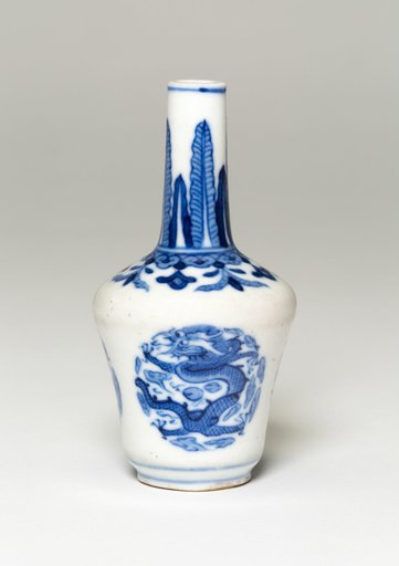 Bottle-Shaped Vase with Dragons