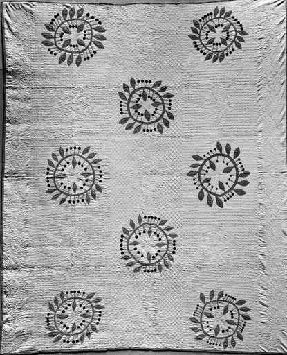 Bedcover (Cherry Wreaths Quilt)