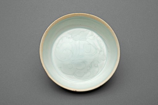 Dish with Sketchy Floral Scrolls