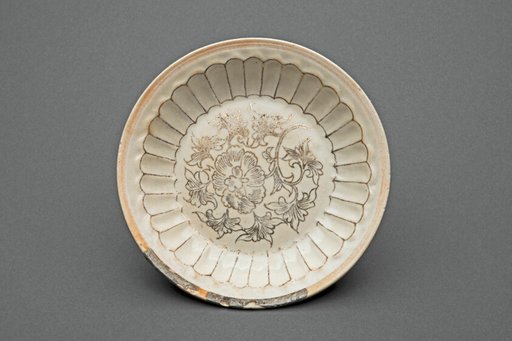 Dish with Lobed Cavetto and Peony Scroll