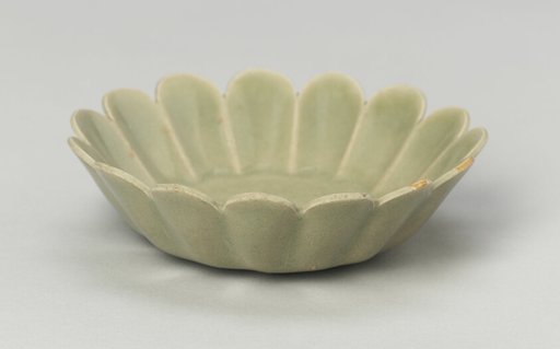 Scalloped-Rimmed Dish