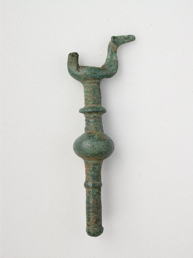 Double Birds on Knobbed Stand