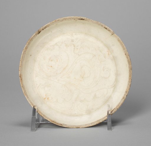 Saucer-Shaped Dish with Vegetal Scrolls
