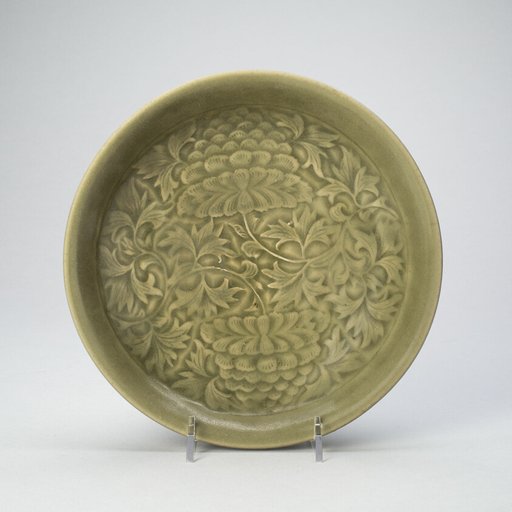 Dish with Peony Scroll