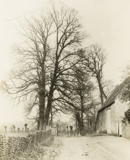 Kelmscott Manor: Road and Entrance