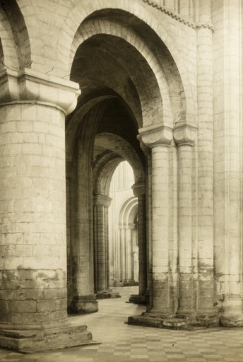 Ely Cathedral: North Transept into North Aisle