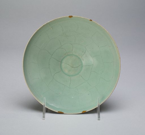 Bowl with Radiating Petals and Two Fish