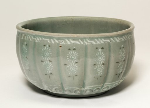 Fluted Bowl with Chrysanthemum Flower Heads