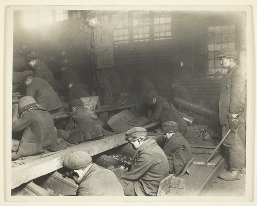 A View Of Workers In Ewen Breaker Of Pennsylvania Coal Company