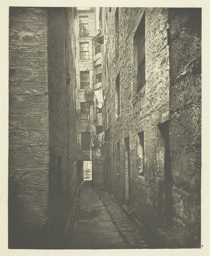 Close No. 148 High Street