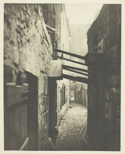 Close No. 83 High Street