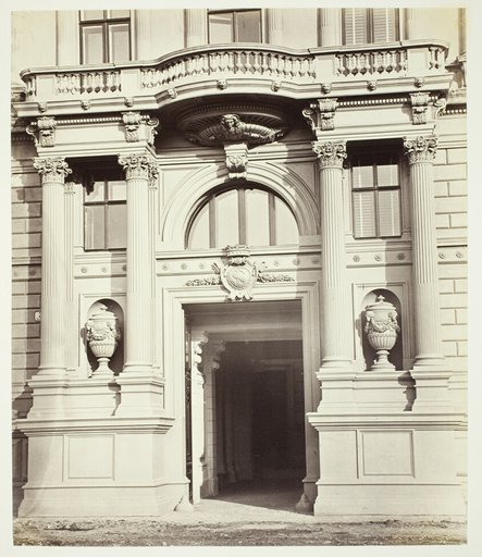 Albrechtsgasse No. 3, Portal am Wohnhause des Friedrich Ritter von Schey