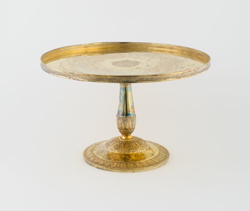 Pair of Standing Dishes