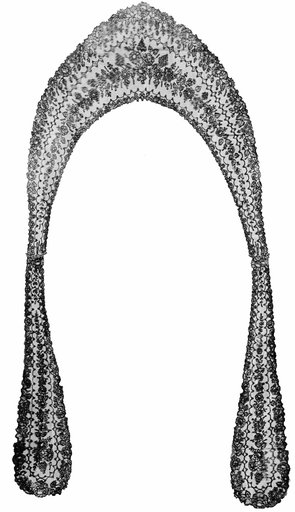 Collar with Long Lappets