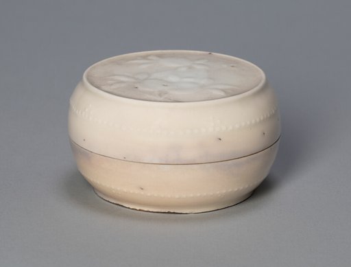 Covered Box with Peaches