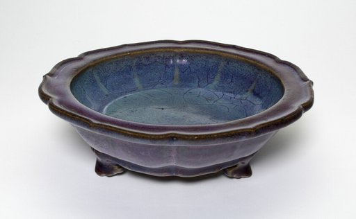 Foliate Dish with Three Feet