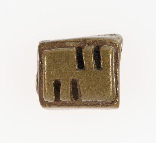 Goldweight with a Geometric Design