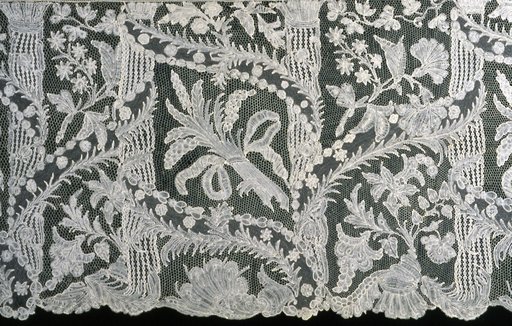Flounce (Furnishing)