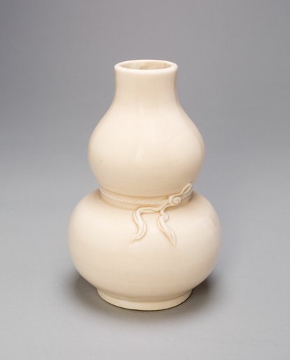 Gourd-Shaped Vase with Encircling and Twisted Rope