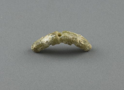Pendant, curved with two rabbits.