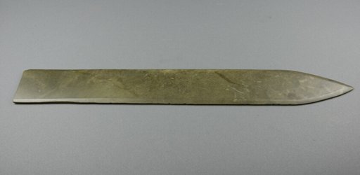 Dagger axe
