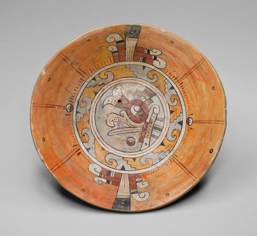 Tripod Bowl Depicting Head of Bird on its Interior Surface