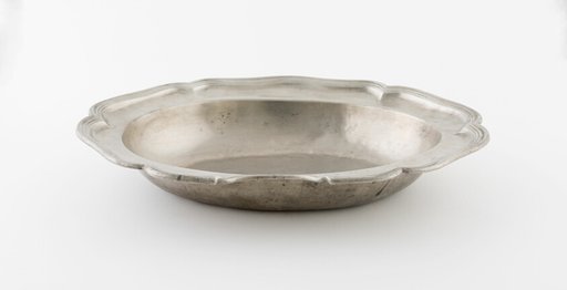 Basin (possibly for use with lavabo)
