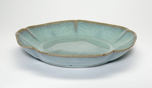 Dish with Floral Petal Rim