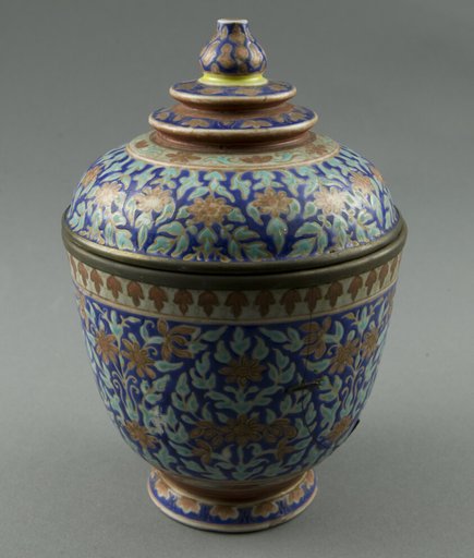 Bencharong (Five-Colored) Ware, Jar with Tiered Cover