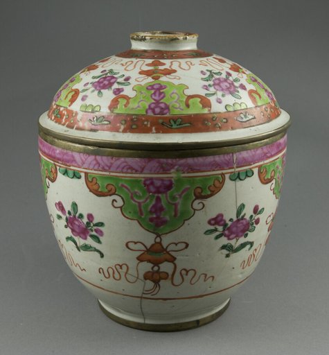 Bencharong (Five-Colored) Ware, Covered Jar