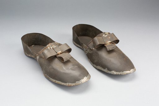 Men's Shoes (Anniversary Tin)