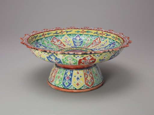 Bencharong (Five-Colored) Ware, Footed Stem Plate with Foliate Rim