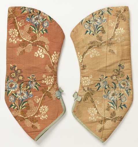 Pair of sleeves