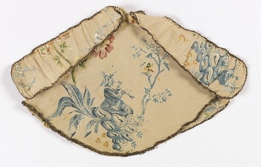 Cape for an ecclesiastical figurine
