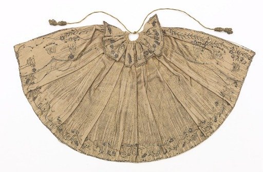 Cape for an ecclesiastical figurine