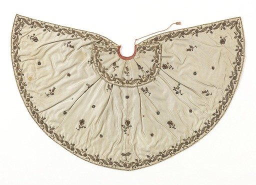 Cape for an ecclesiastical figurine