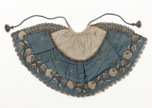 Cape for an ecclesiastical figurine