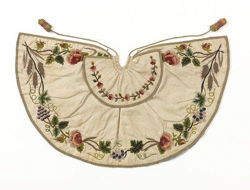 Cape for an ecclesiastical figurine