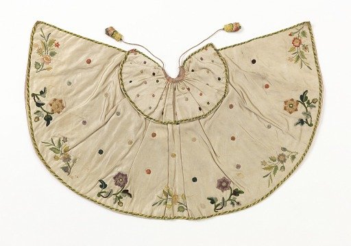 Cape for an ecclesiastical figurine