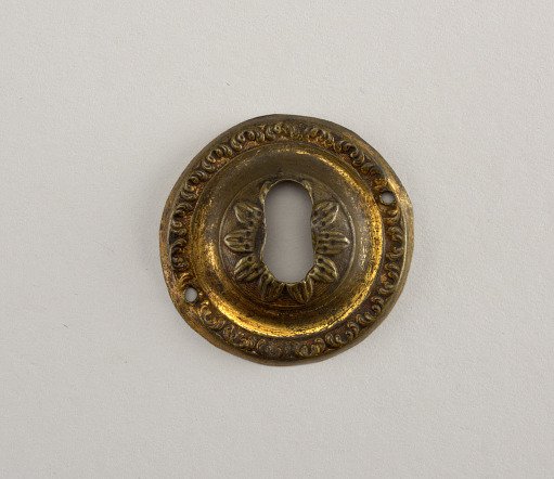 Keyhole escutcheon