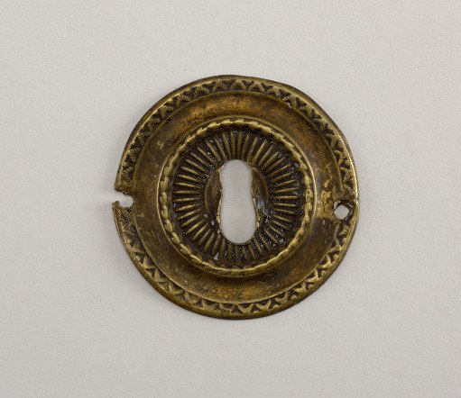 Keyhole escutcheon