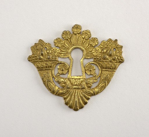 Keyhole escutcheon